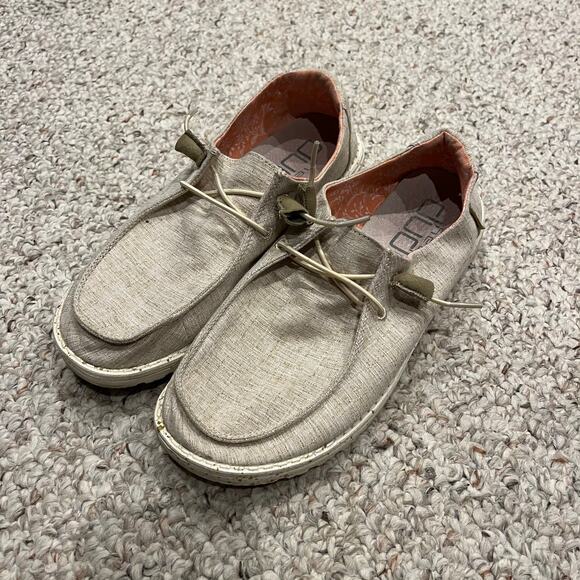 Hey Dude Canvas Slip On Sneakers Womens Sz 9 Oatmeal Beige Casual Lightweight - Picture 1 of 7